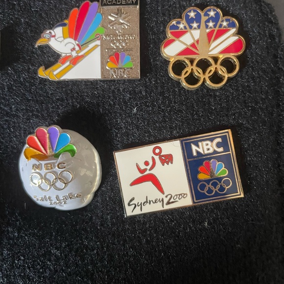 2002 Salt Lake City Olympic Pins and case plus Olympic pins and 2000 Sydney pin - Picture 3 of 7